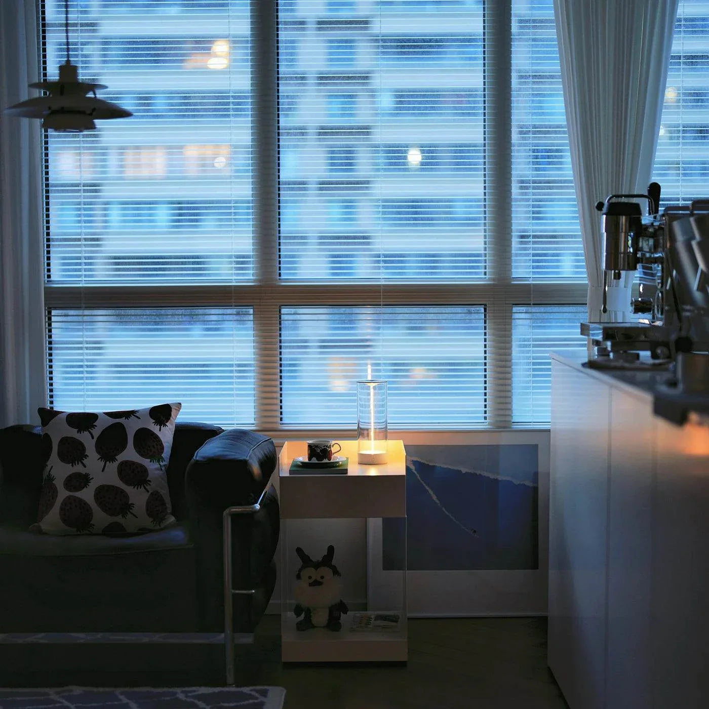 Auge Light cordless modern table lamp with 3-level dimming night light feature